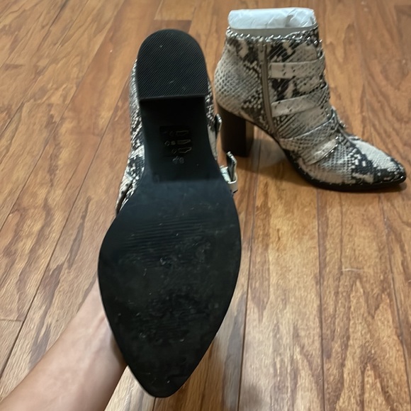 Steve Madden Snake Booties 8.5 - Picture 4 of 6